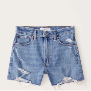 Abercrombie & Fitch The 4” Mom Short Curve Love Fit